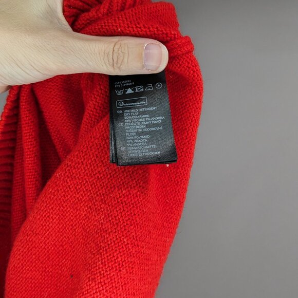 *3/$10* H&M Holiday Snowflake Raglan Sleeve Sweater Red White Size Small - Picture 4 of 4